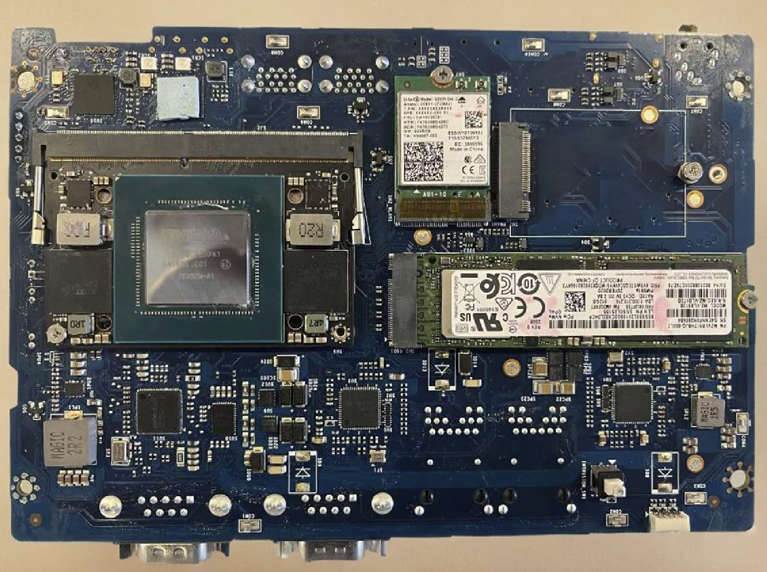 基Jetson Xavier NX边缘计算盒(图2) 基Jetson Xavier NX边缘计算盒(图2)